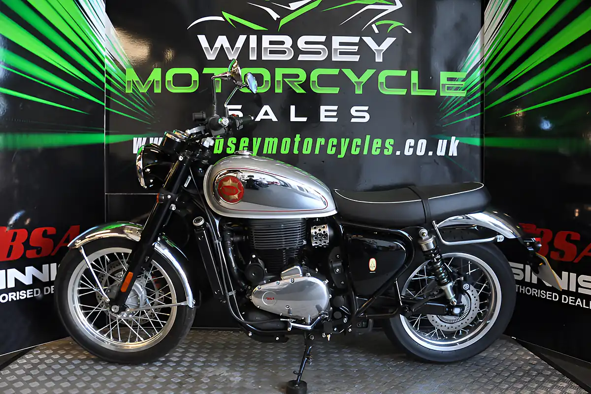 Used 2025 Bsa Gold Star 650 Ex Demo Bsa Silver Sheen - Interior and Exterior details 18