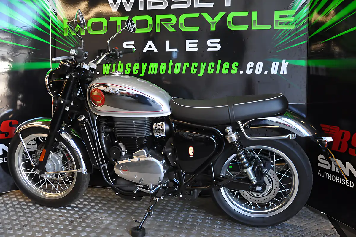 Used 2025 Bsa Gold Star 650 Ex Demo Bsa Silver Sheen - Interior and Exterior details 19