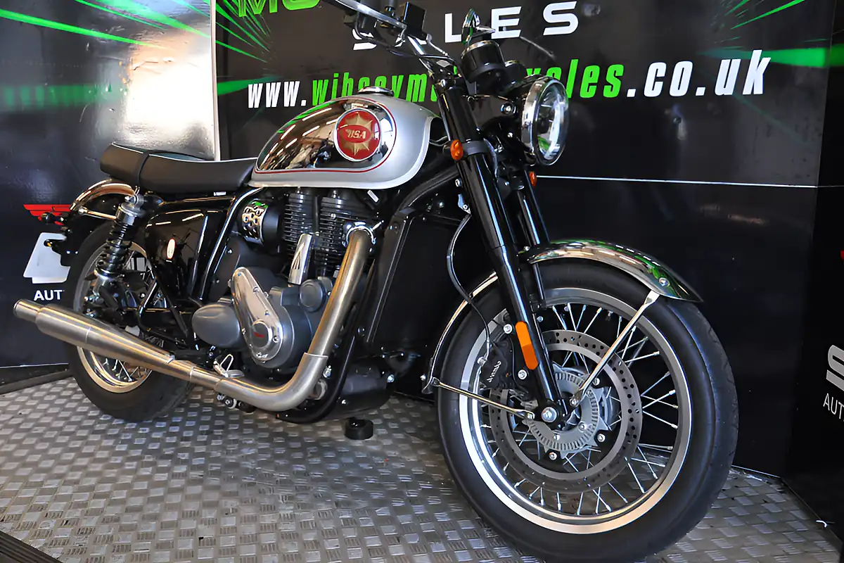 Used 2025 Bsa Gold Star 650 Ex Demo Bsa Silver Sheen - Interior and Exterior details 7