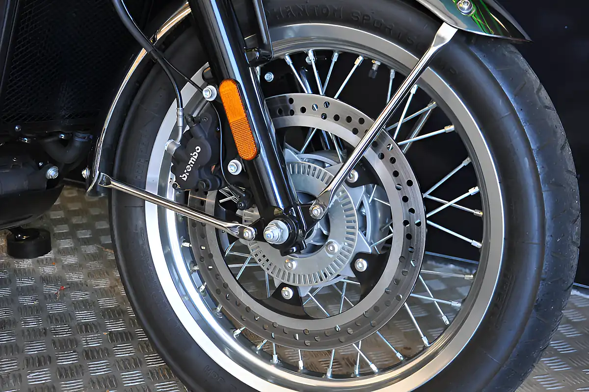 Used 2025 Bsa Gold Star 650 Ex Demo Bsa Silver Sheen - Interior and Exterior details 8
