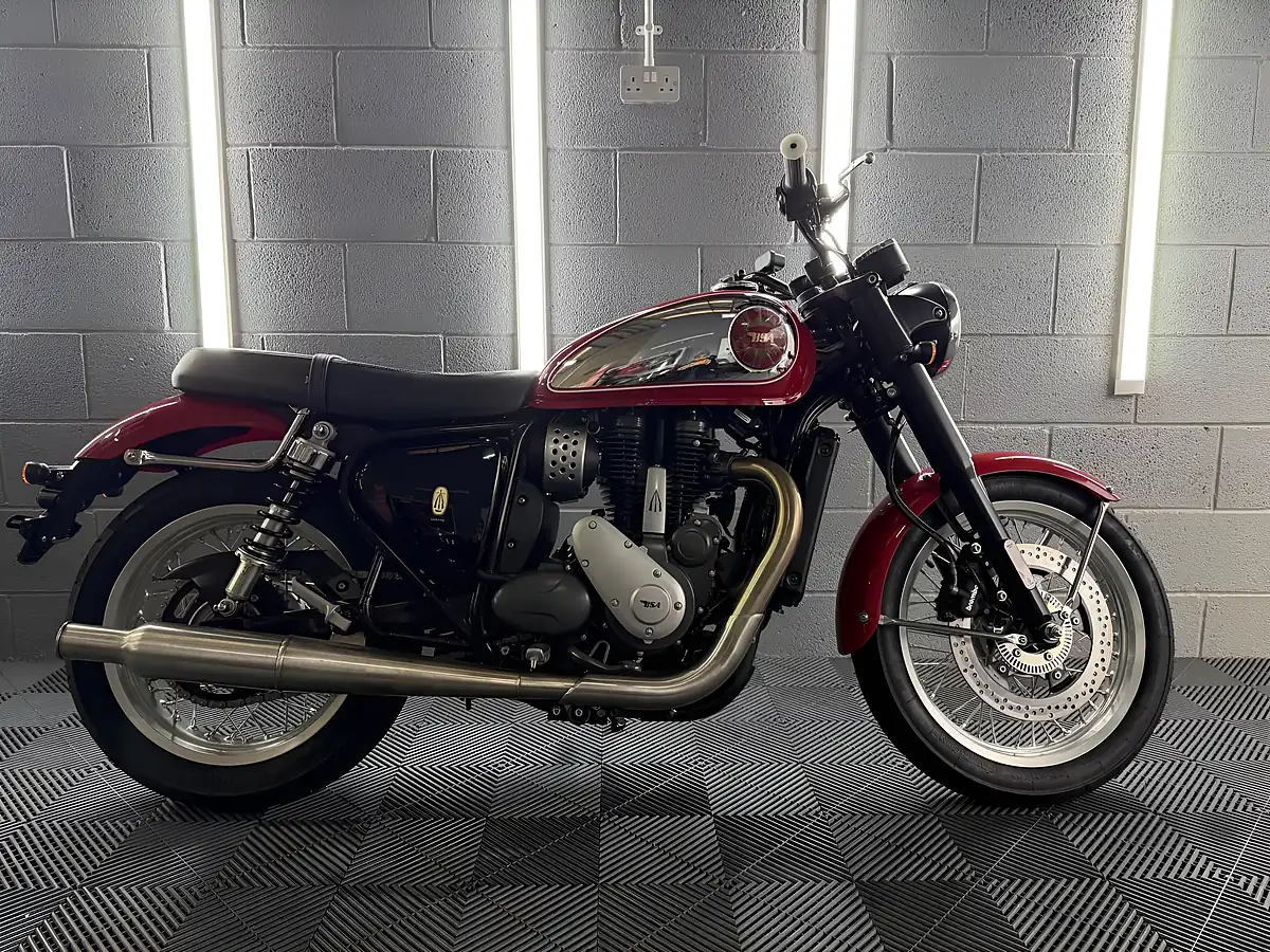 Used 2025 Bsa Gold Star Insignia Red Red - Front View