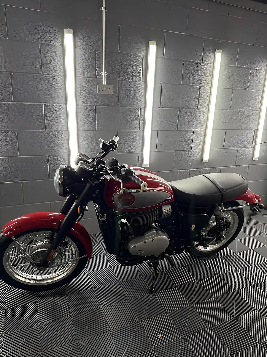 Used 2025 Bsa Gold Star Insignia Red Red - Interior and Exterior details 15