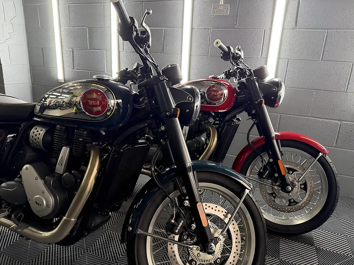 Used 2025 Bsa Gold Star Insignia Red Red - Interior and Exterior details 19
