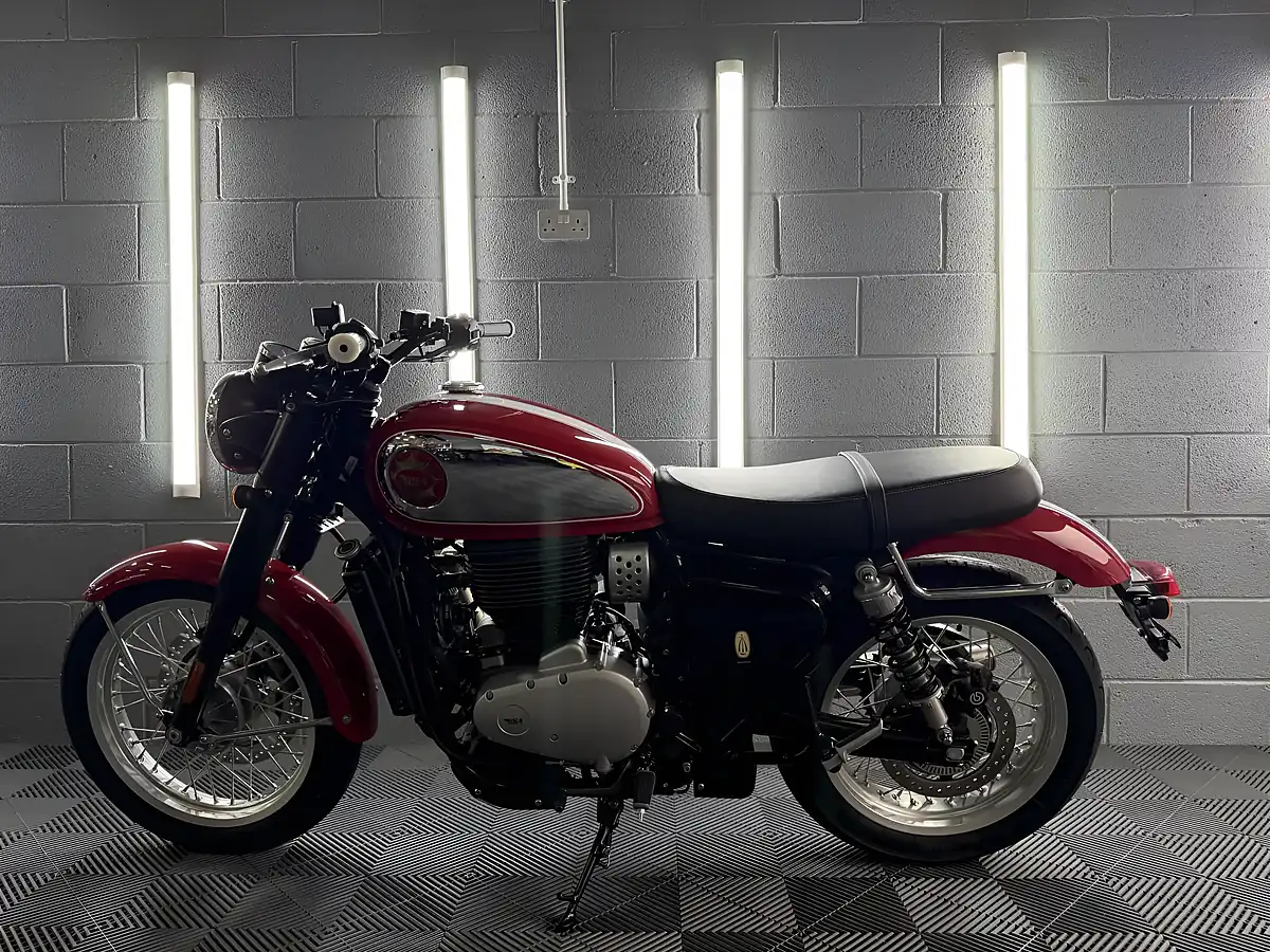 Used 2025 Bsa Gold Star Insignia Red Red - Interior and Exterior details 2