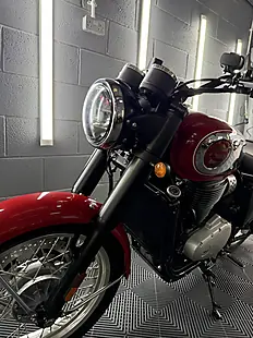 Used 2025 Bsa Gold Star Insignia Red Red - Interior and Exterior details 4
