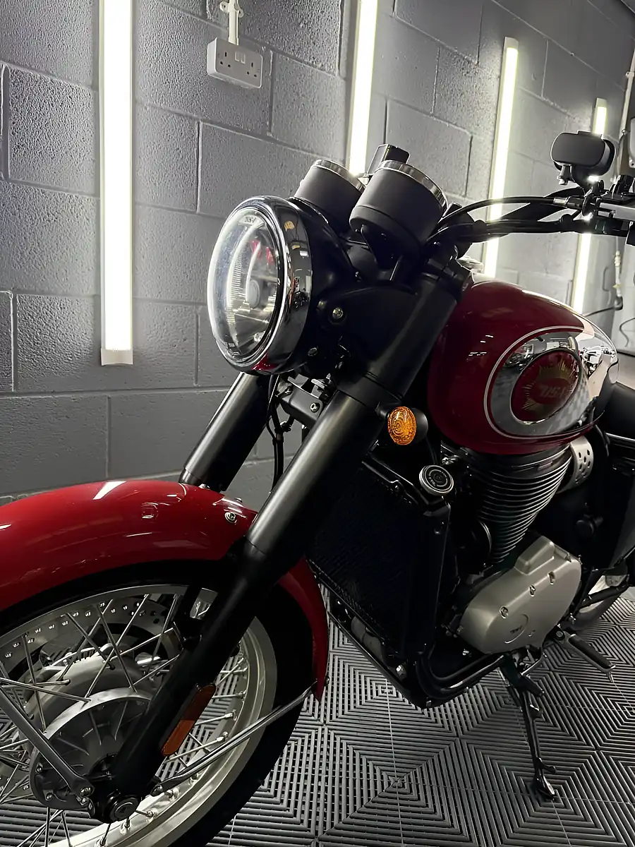 Used 2025 Bsa Gold Star Insignia Red Red - Interior and Exterior details 4