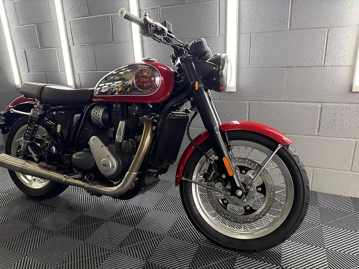 Used 2025 Bsa Gold Star Insignia Red Red - Interior and Exterior details 8