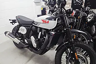 Used 2025 Bsa Scrambler 650 Classic Yellow - Interior and Exterior details 6
