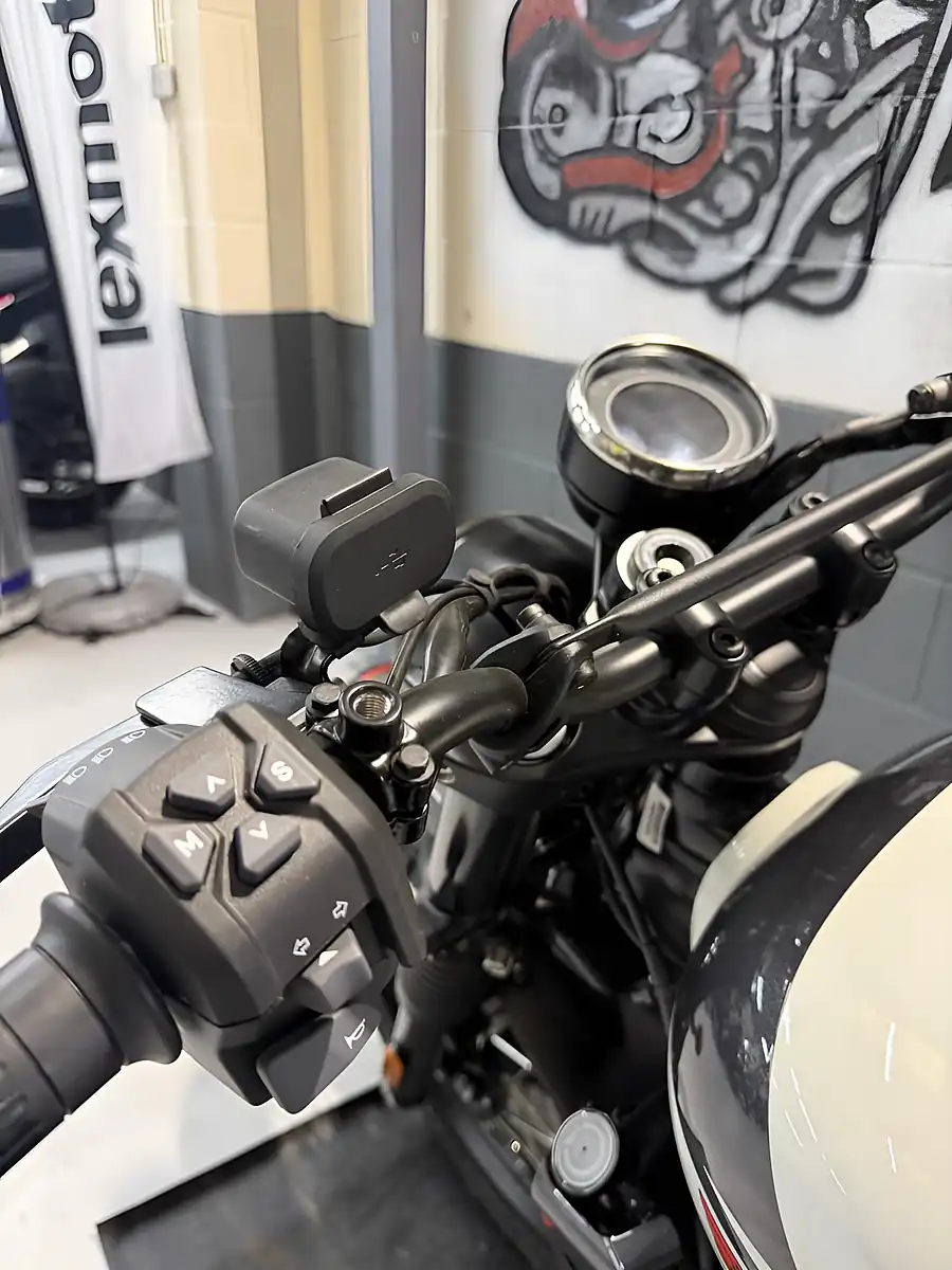 Used 2025 Bsa Scrambler Grey - Interior and Exterior details 19