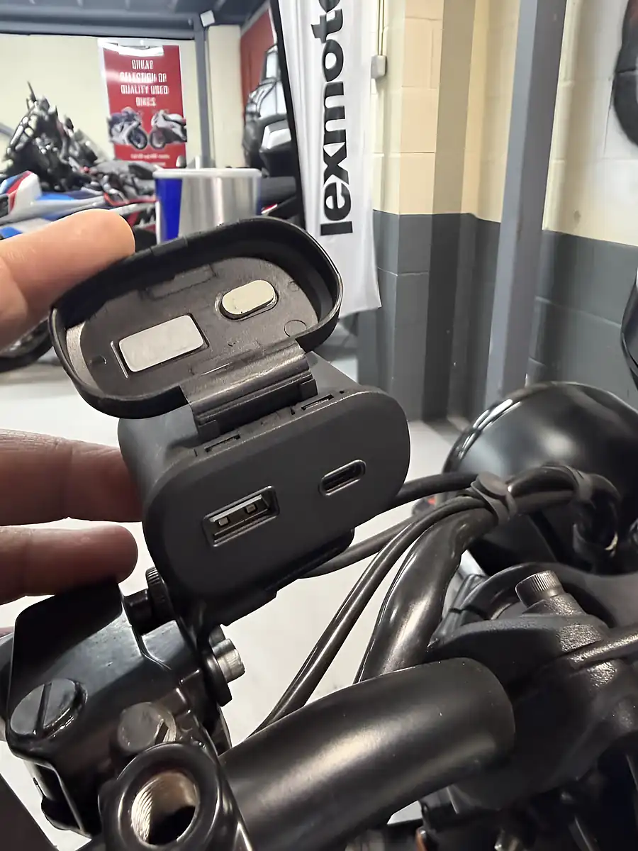 Used 2025 Bsa Scrambler Grey - Interior and Exterior details 20