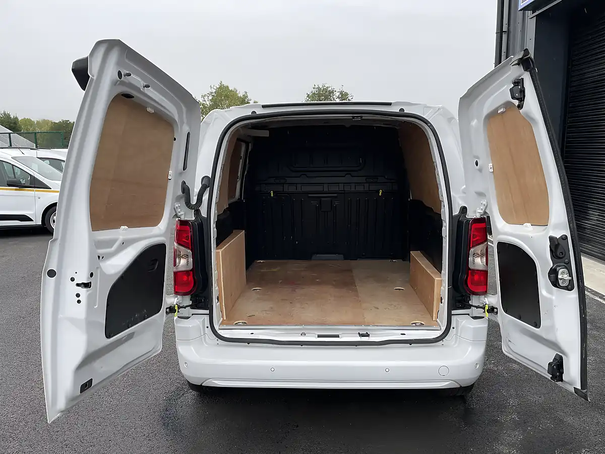 Used 2025 Citroen Berlingo Driver White - Interior and Exterior details 11