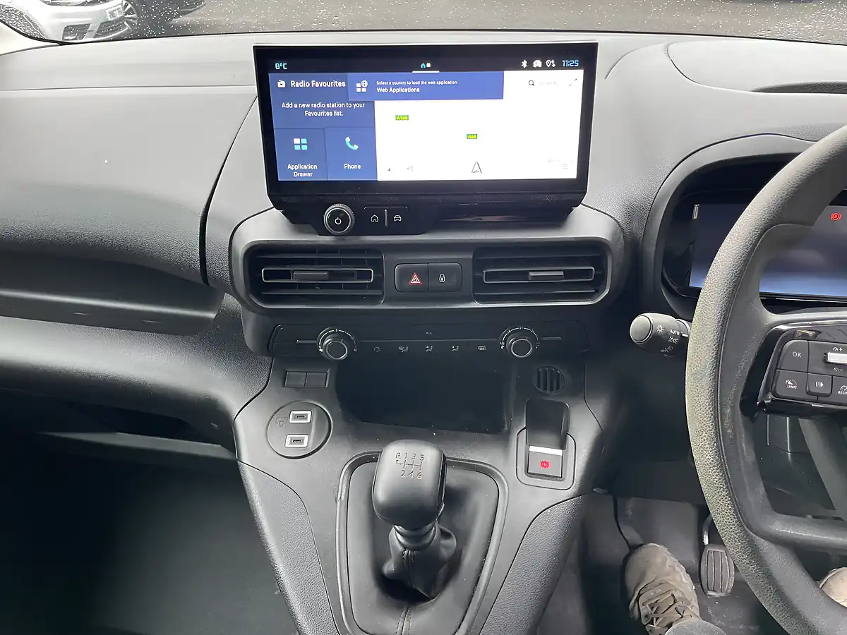 Used 2025 Citroen Berlingo Driver White - Interior and Exterior details 8