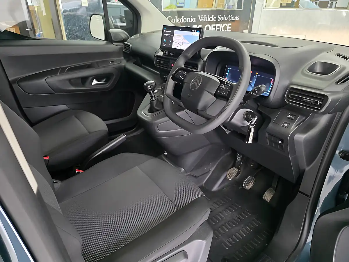 Used 2025 Citroen Berlingo Enterprise Xl Blue - Interior and Exterior details 12