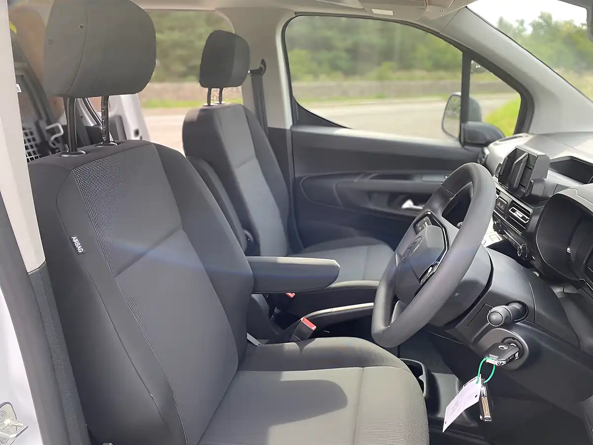 Used 2025 Citroen Berlingo Enterprise Xl White - Interior and Exterior details 11