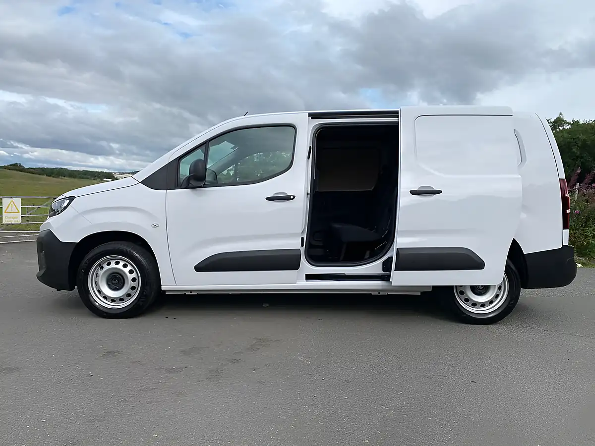Used 2025 Citroen Berlingo Enterprise Xl White - Interior and Exterior details 13