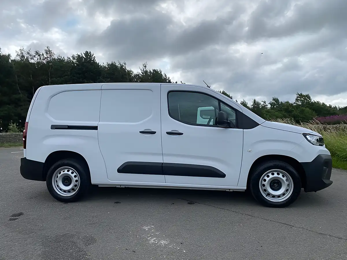 Used 2025 Citroen Berlingo Enterprise Xl White - Interior and Exterior details 3