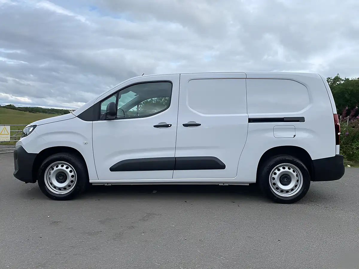 Used 2025 Citroen Berlingo Enterprise Xl White - Interior and Exterior details 8