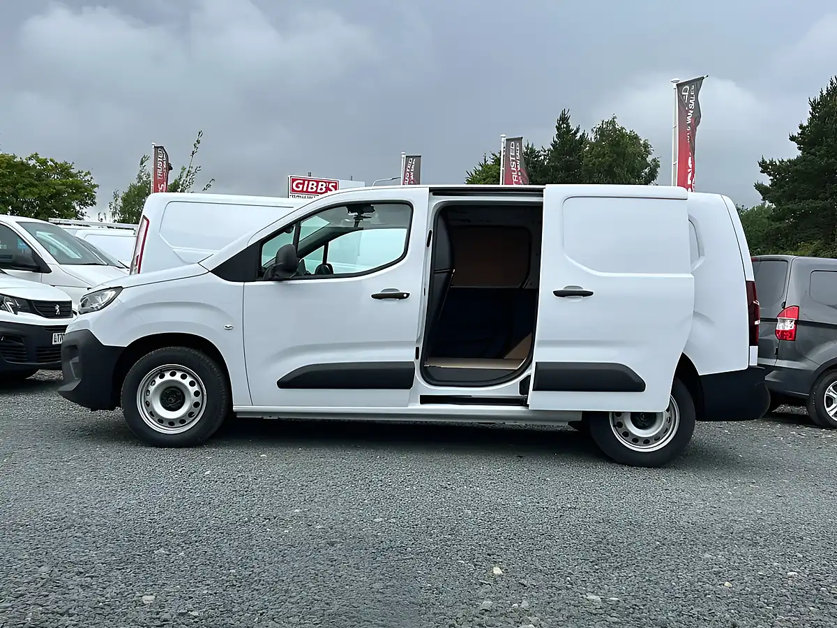 Used 2025 Citroen Berlingo Enterprise Xl White - Interior and Exterior details 10