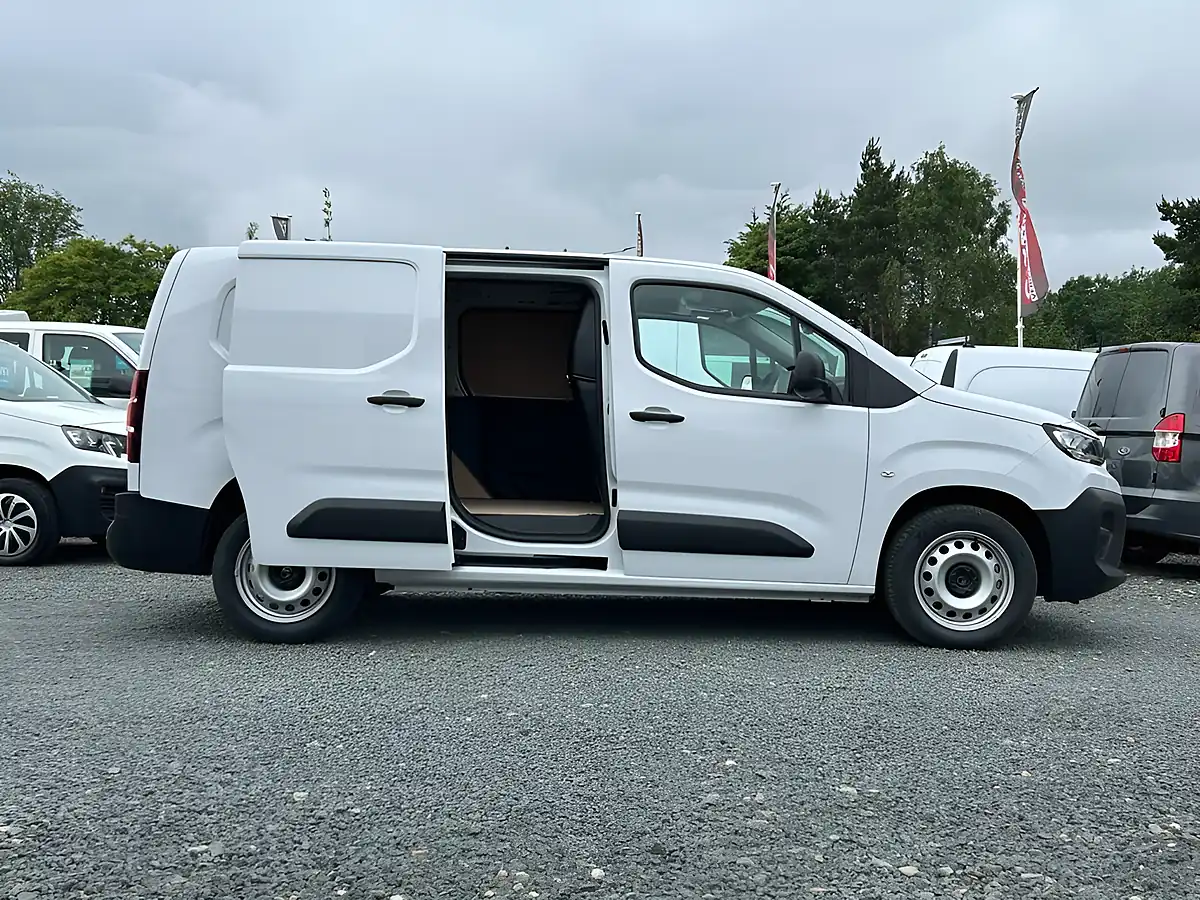 Used 2025 Citroen Berlingo Enterprise Xl White - Interior and Exterior details 2