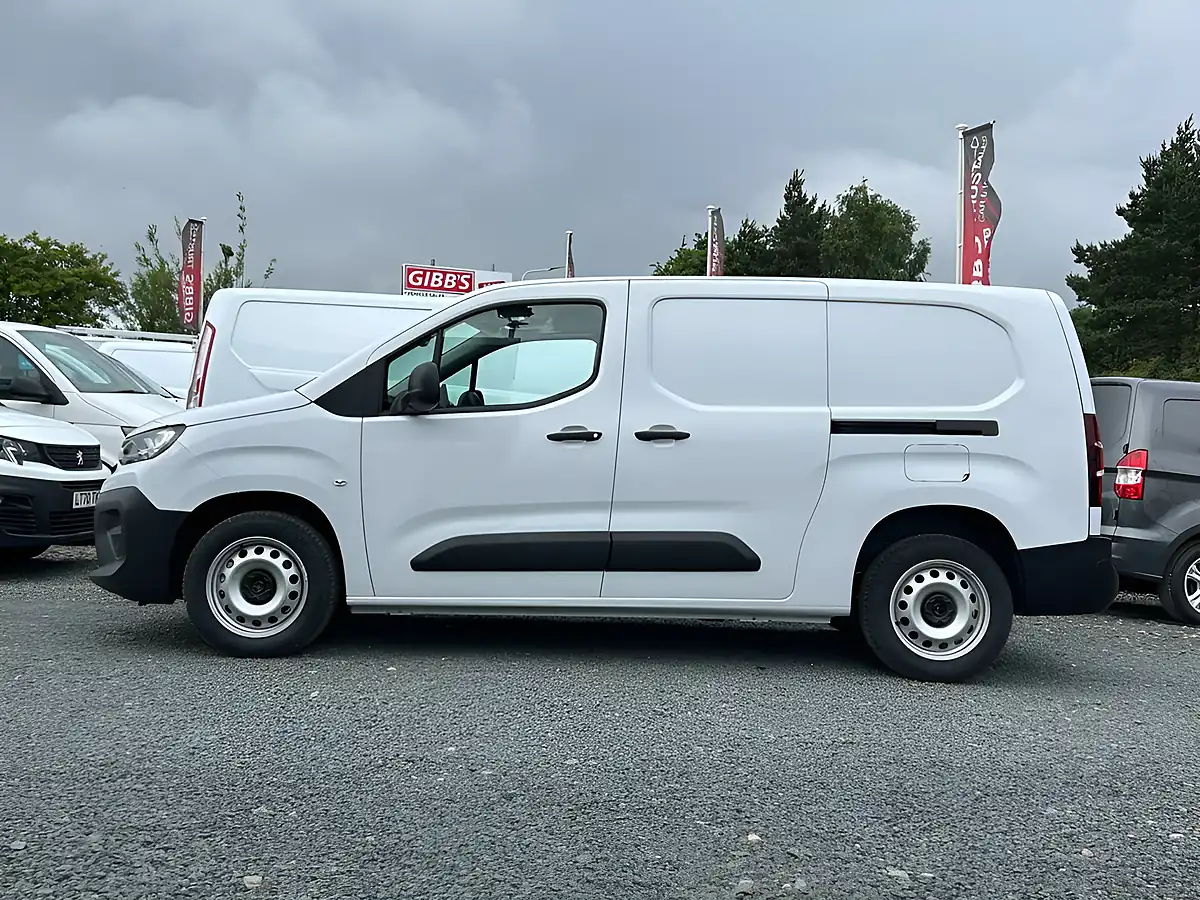 Used 2025 Citroen Berlingo Enterprise Xl White - Interior and Exterior details 9