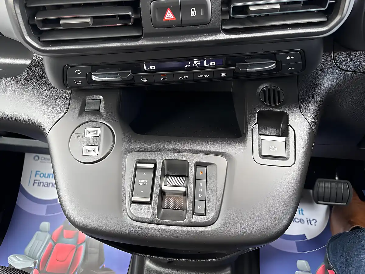 Used 2025 Citroen Berlingo Max M White - Interior and Exterior details 14