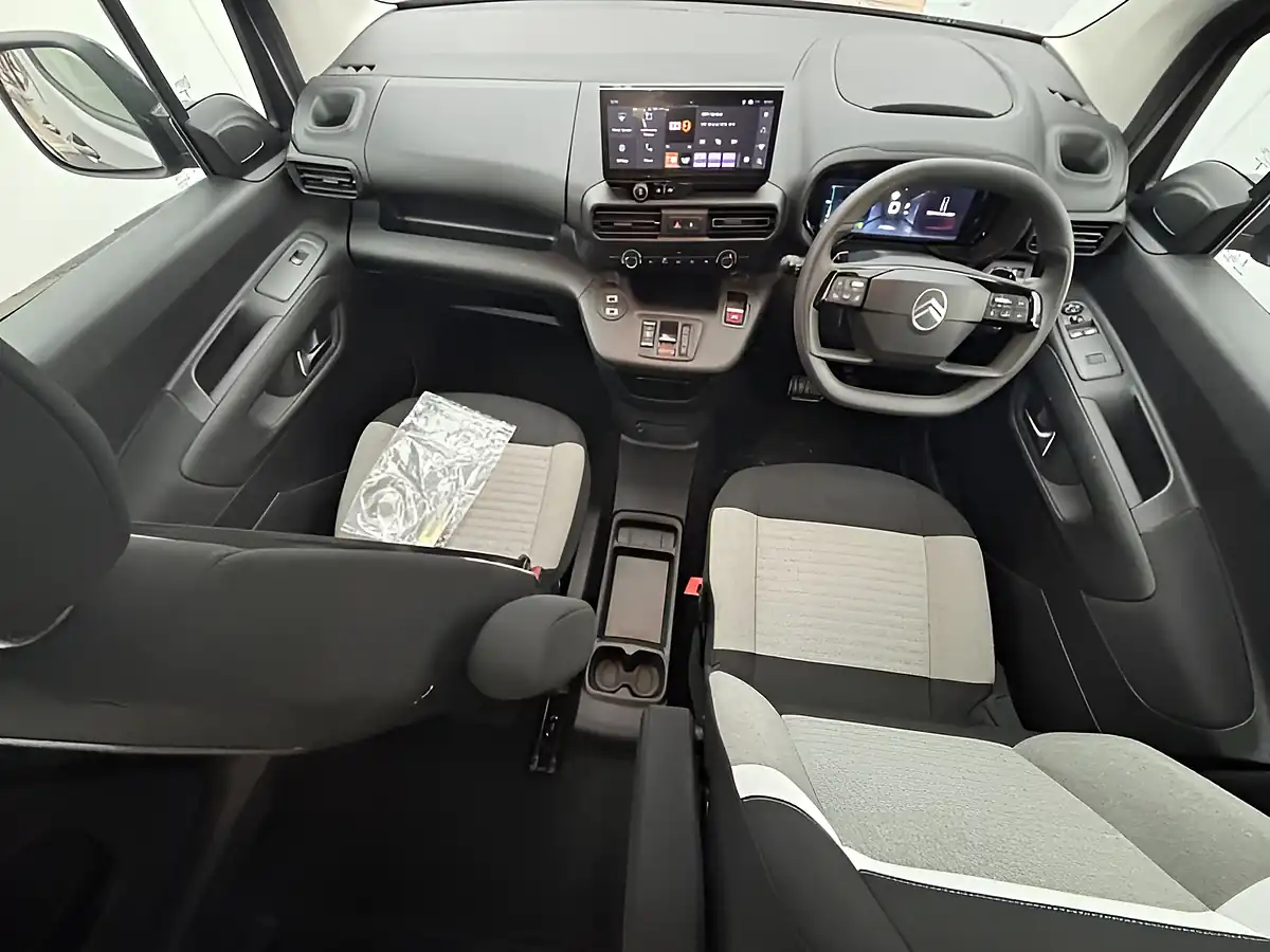 Used 2025 Citroen Berlingo Plus M Grey - Interior and Exterior details 4