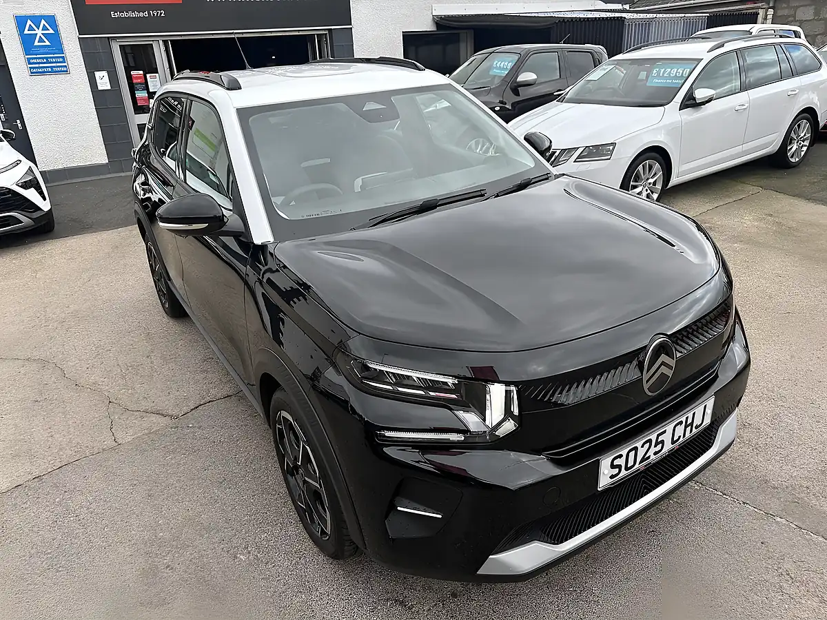 Used 2025 Citroen C3 Plus Perla Nera Black Metallic - Interior and Exterior details 6