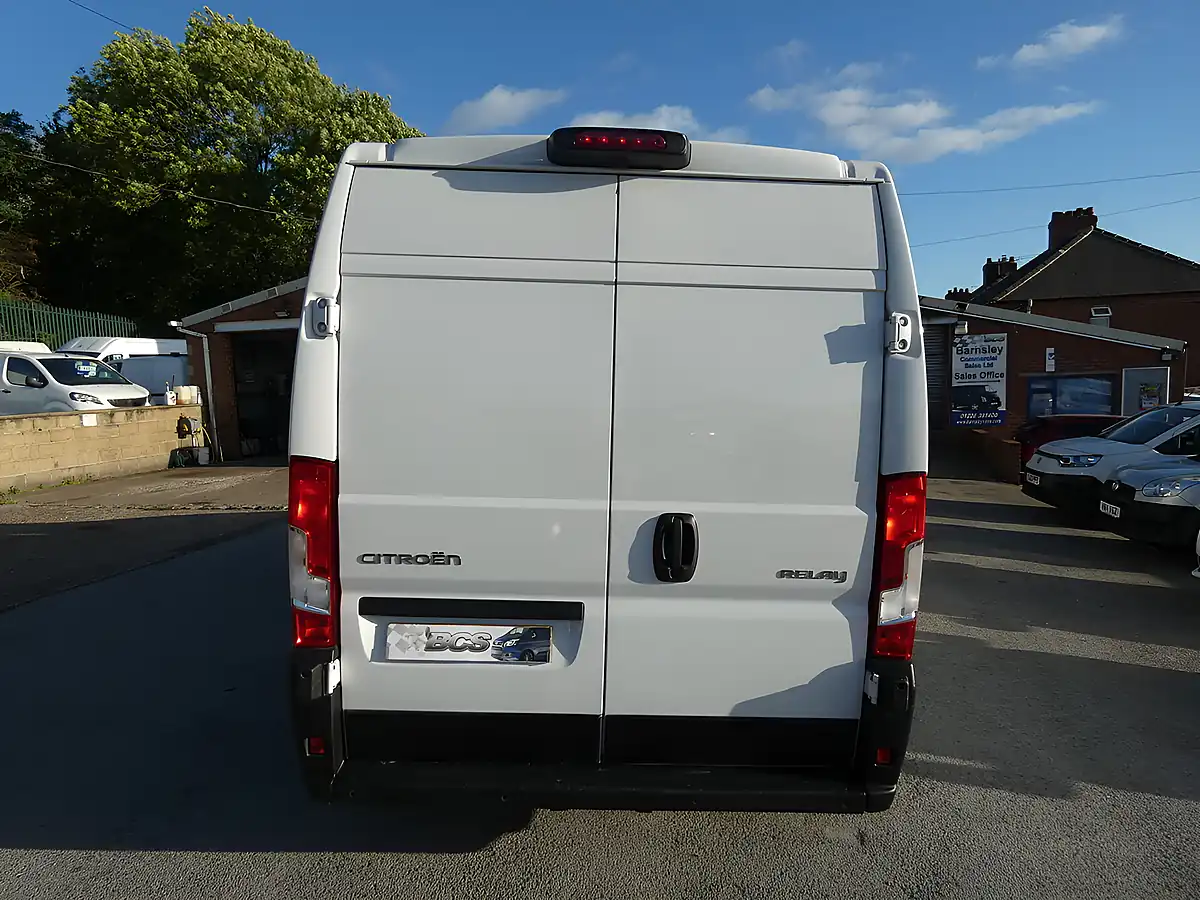 Used 2025 Citroen Relay Enterprise Icy White - Interior and Exterior details 12