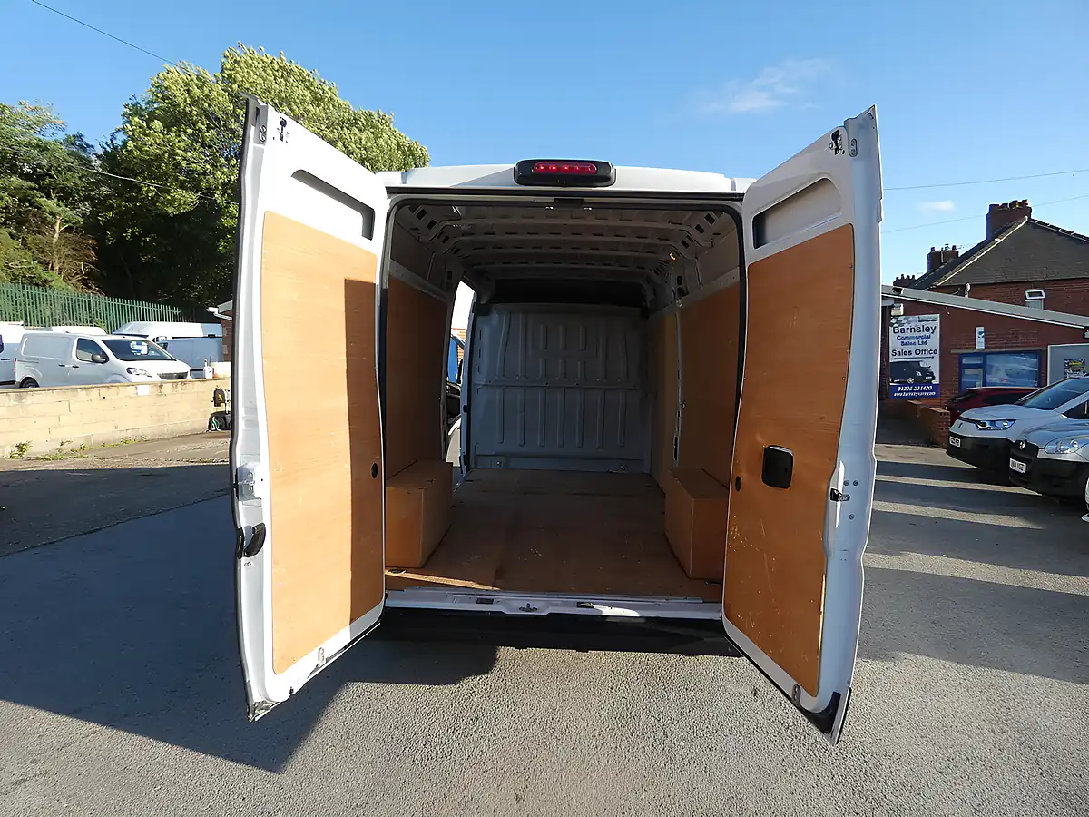 Used 2025 Citroen Relay Enterprise Icy White - Interior and Exterior details 20