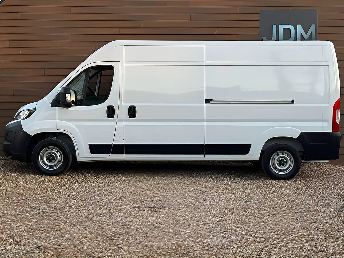 Used 2025 Citroen Relay Enterprise White - Interior and Exterior details 10