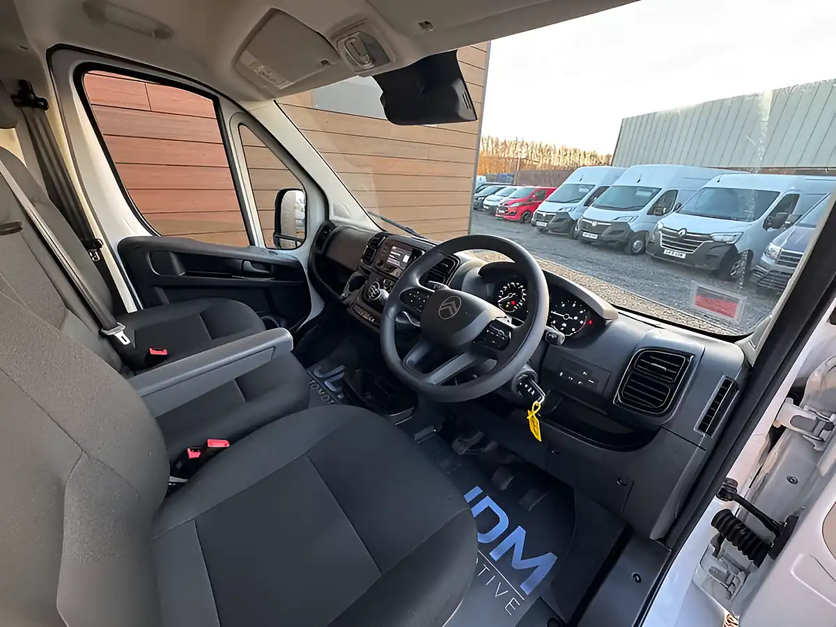 Used 2025 Citroen Relay Enterprise White - Interior and Exterior details 15