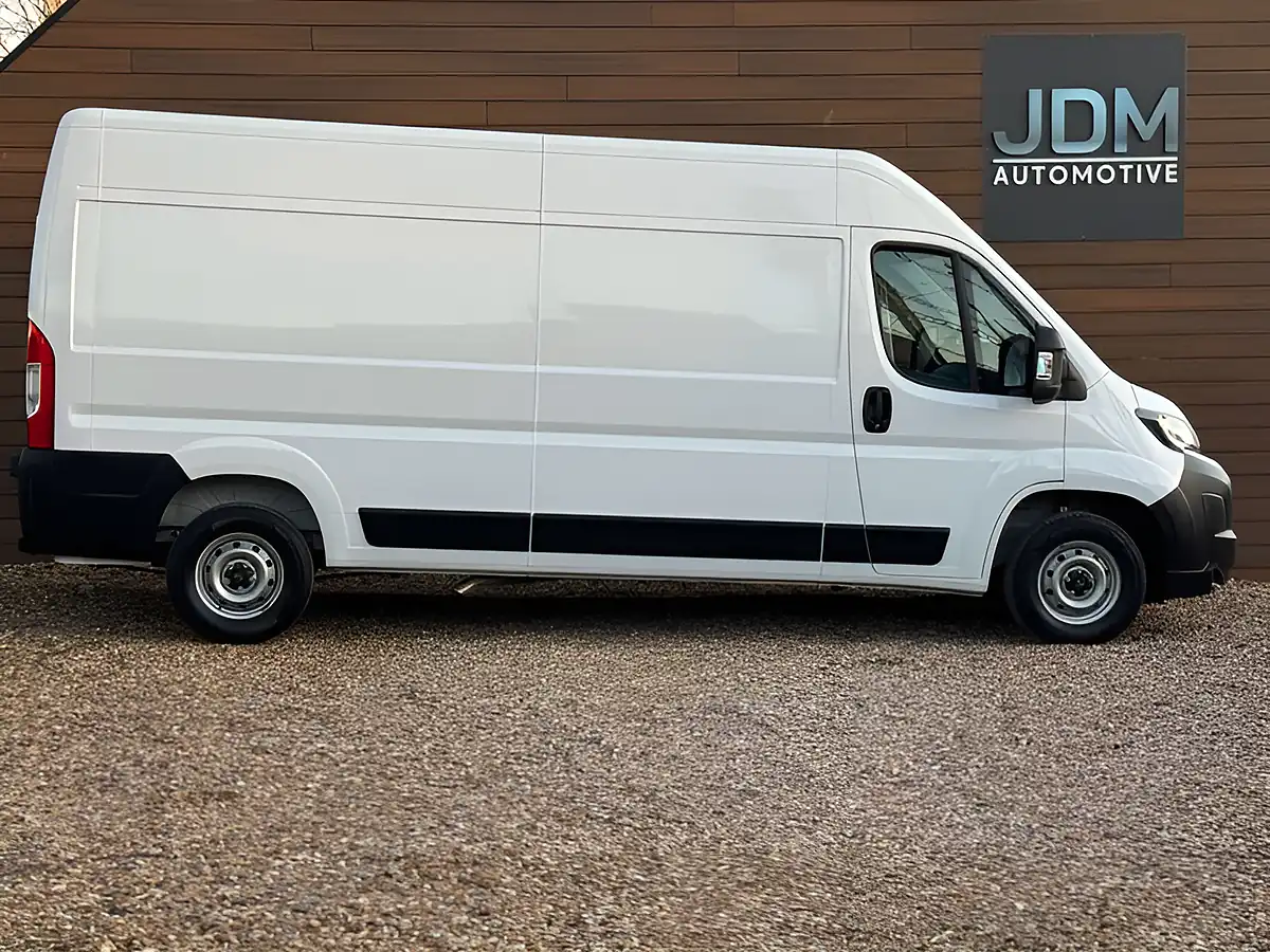 Used 2025 Citroen Relay Enterprise White - Interior and Exterior details 2