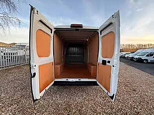 Used 2025 Citroen Relay Enterprise White - Interior and Exterior details 5
