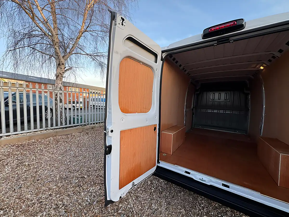 Used 2025 Citroen Relay Enterprise White - Interior and Exterior details 6