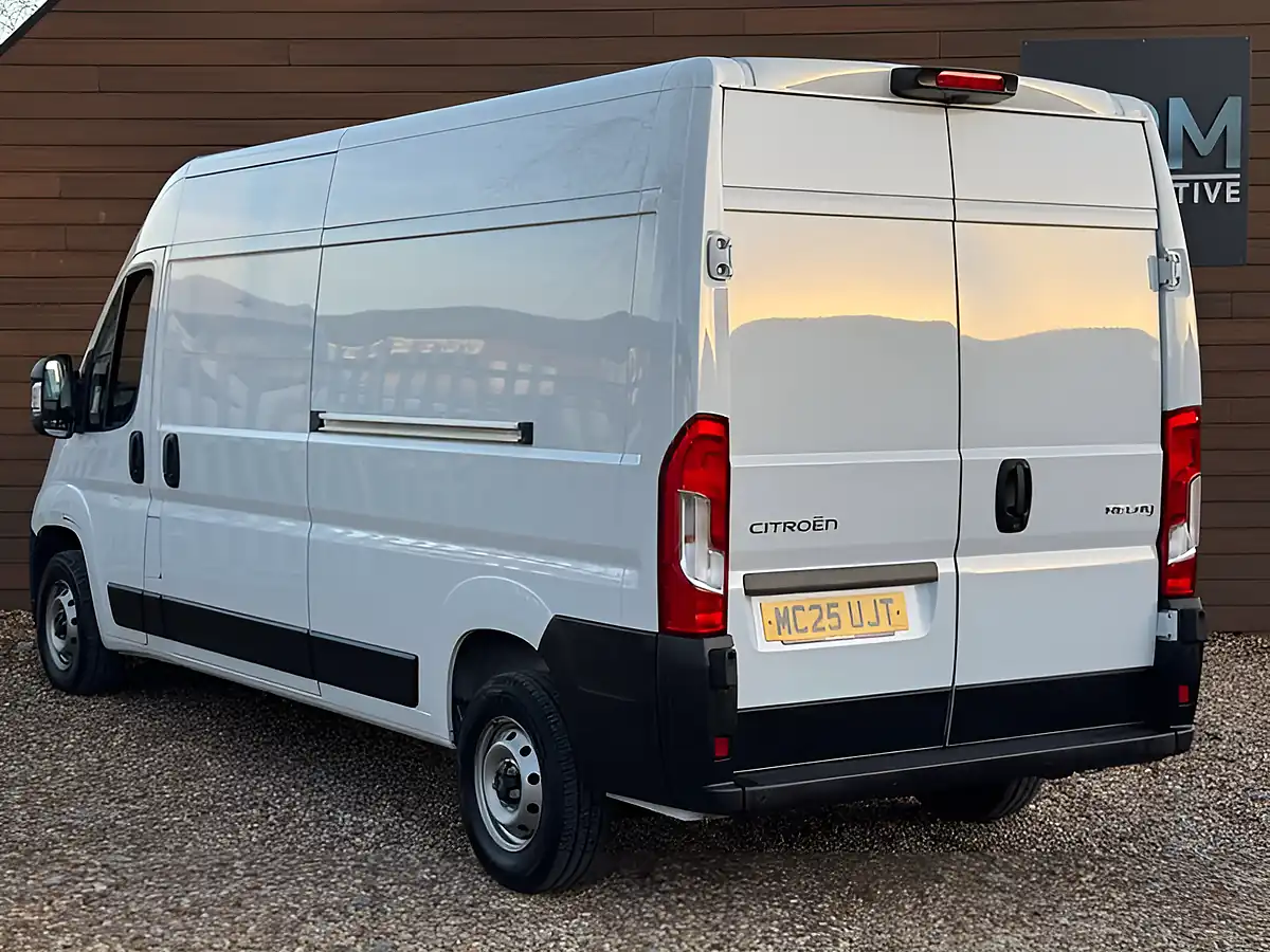 Used 2025 Citroen Relay Enterprise White - Interior and Exterior details 9