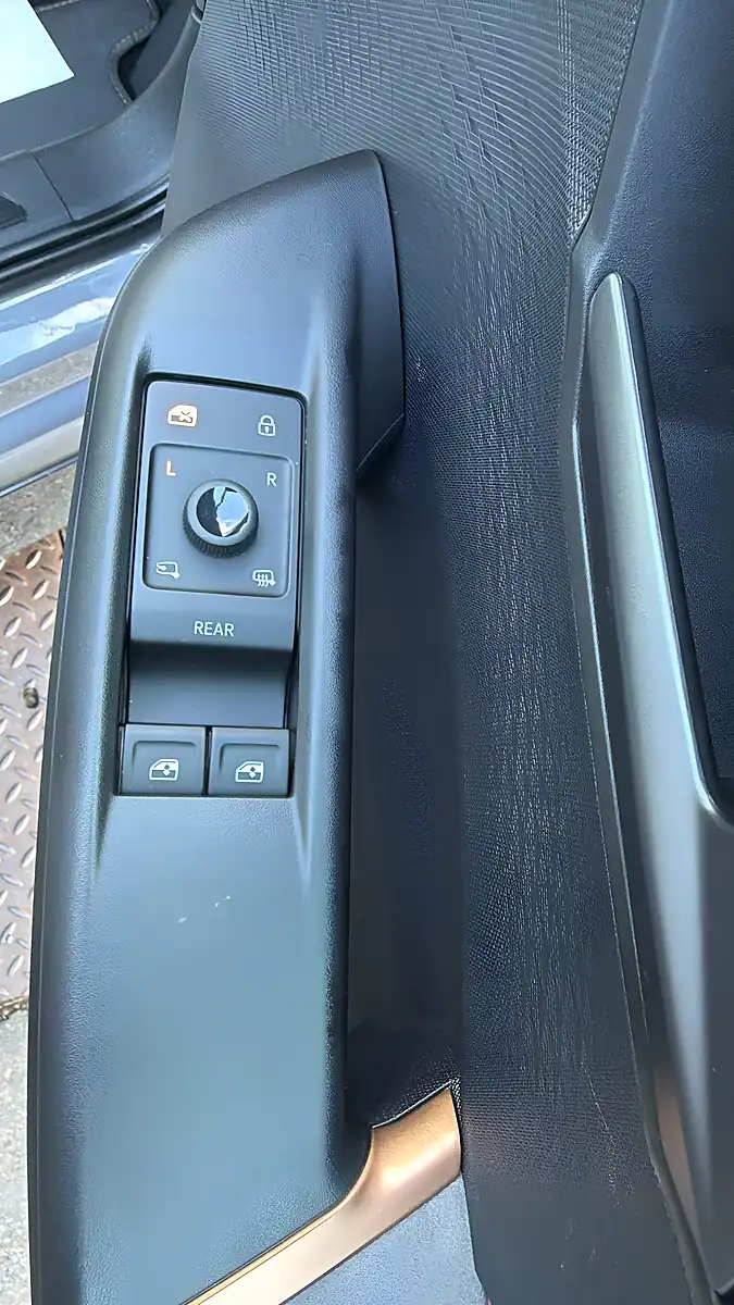 Used 2025 Cupra Born V1 Grey - Interior and Exterior details 12