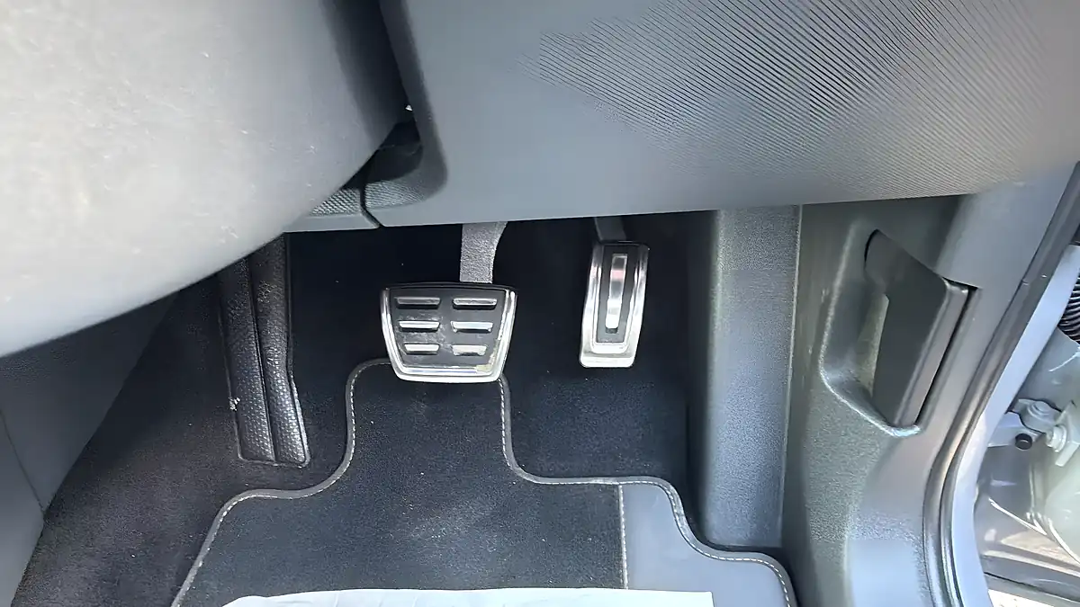 Used 2025 Cupra Born V1 Grey - Interior and Exterior details 16