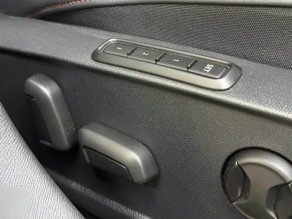 Used 2025 Cupra Formentor VZ2 Black - Interior and Exterior details 12