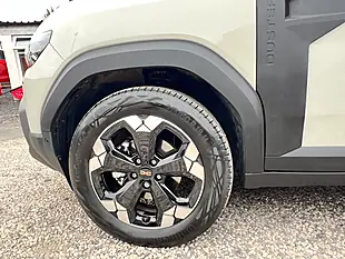 Used 2025 Dacia Duster Extreme Beige - Interior and Exterior details 17
