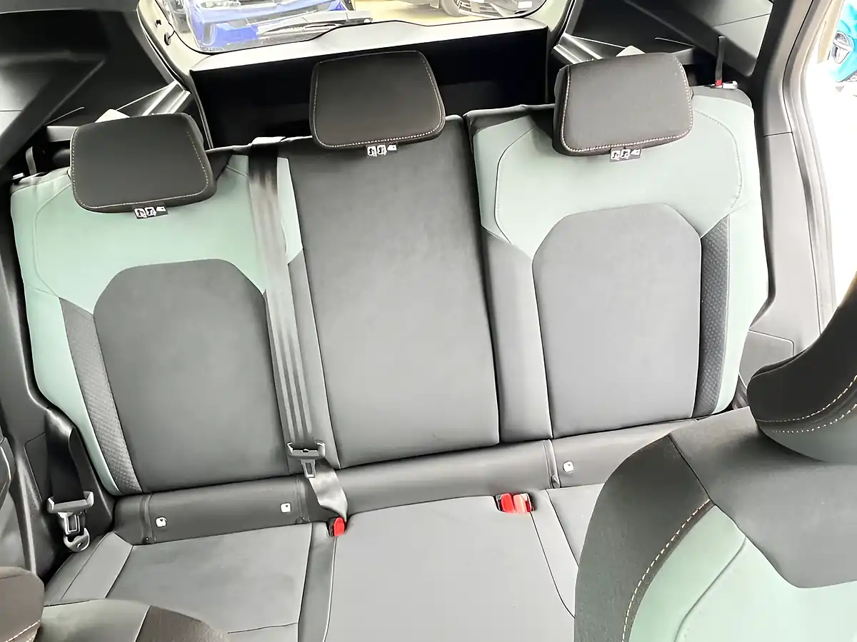 Used 2025 Dacia Duster Extreme Beige - Interior and Exterior details 18