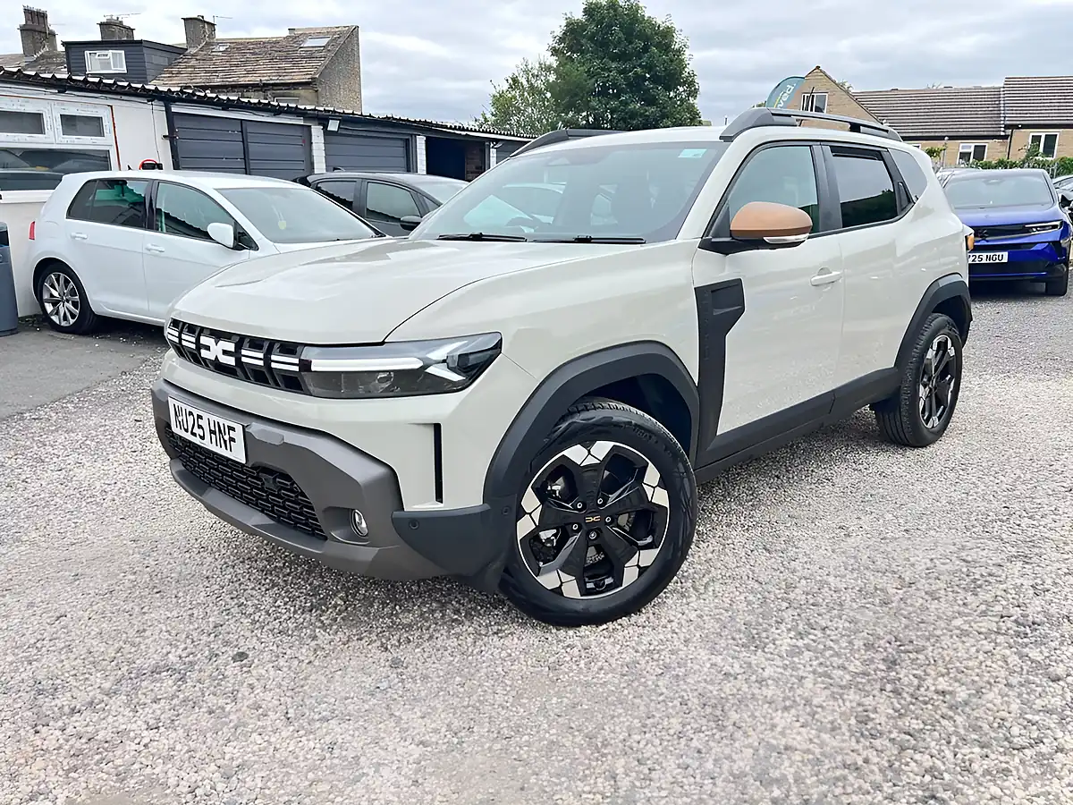 Used 2025 Dacia Duster Extreme Beige - Interior and Exterior details 4