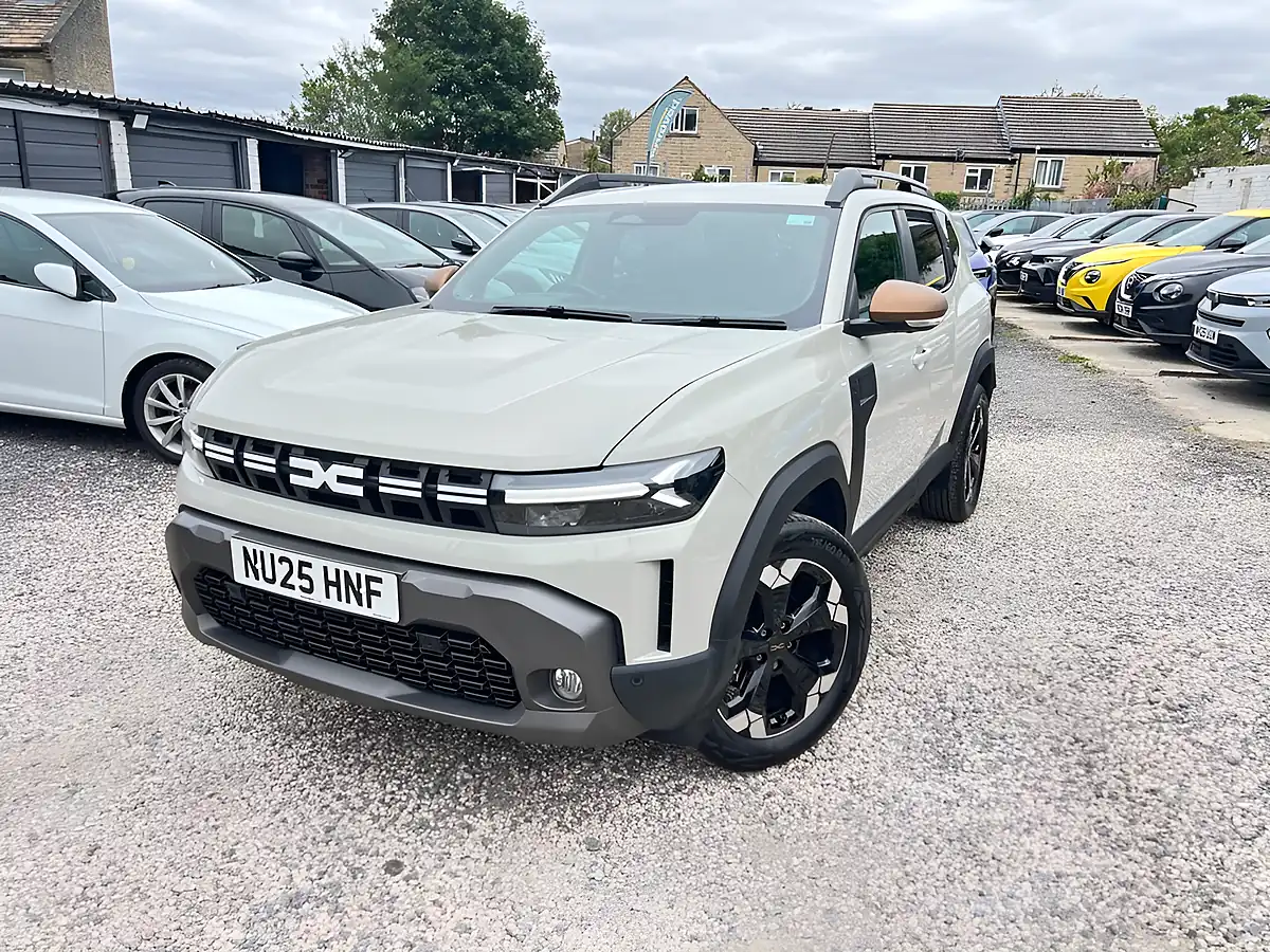 Used 2025 Dacia Duster Extreme Beige - Interior and Exterior details 8