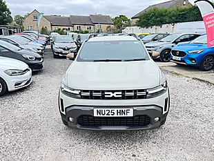 Used 2025 Dacia Duster Extreme Beige - Interior and Exterior details 9