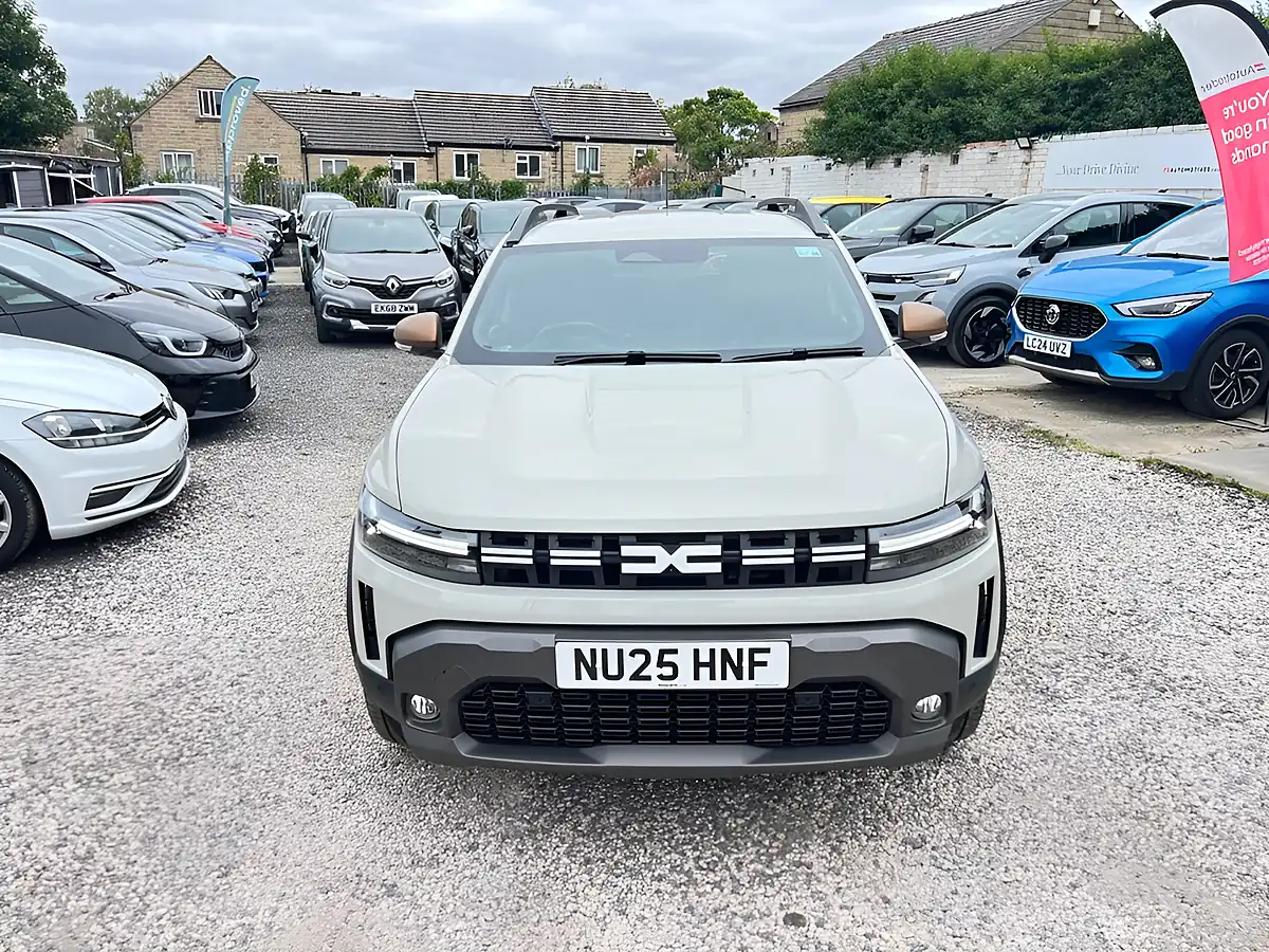 Used 2025 Dacia Duster Extreme Beige - Interior and Exterior details 9