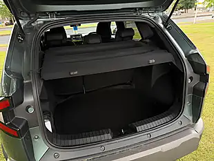 Used 2025 Dacia Duster Extreme Cedar Green - Interior and Exterior details 11