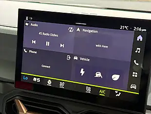 Used 2025 Dacia Duster Extreme Cedar Green - Interior and Exterior details 14