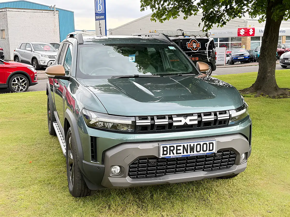 Used 2025 Dacia Duster Extreme Cedar Green - Interior and Exterior details 2