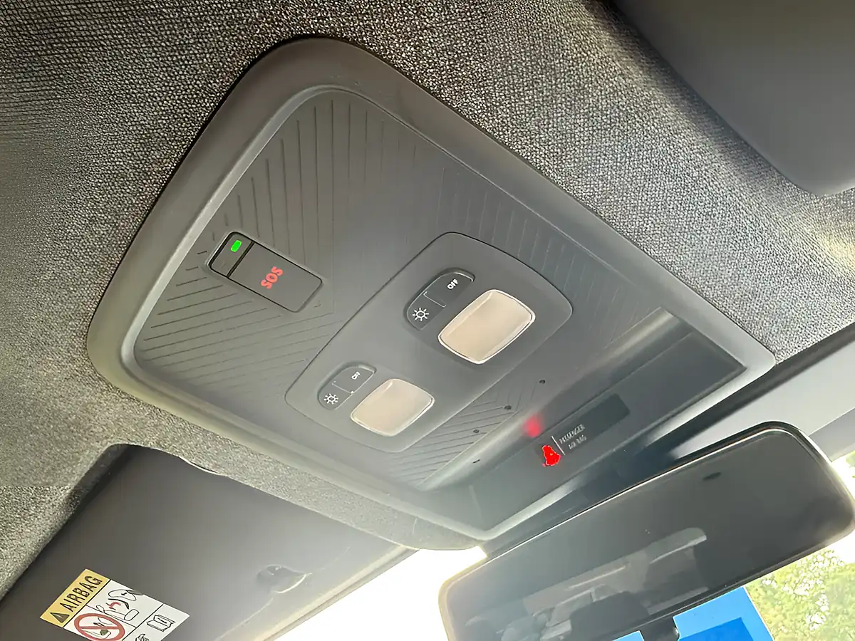Used 2025 Dacia Duster Extreme Cedar Green - Interior and Exterior details 20