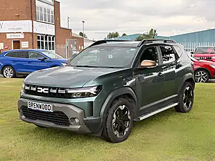 Used 2025 Dacia Duster Extreme Cedar Green - Interior and Exterior details 3