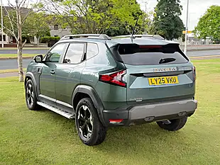 Used 2025 Dacia Duster Extreme Cedar Green - Interior and Exterior details 4